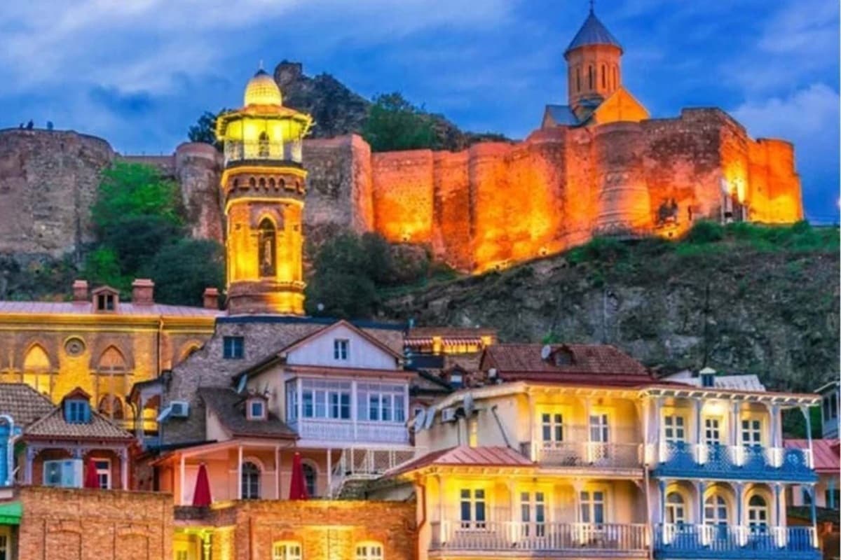 DIE HAUPTSTADT GEORGIENS TIFLIS LOCKT MIT KUNST &amp; GESCHICHTE