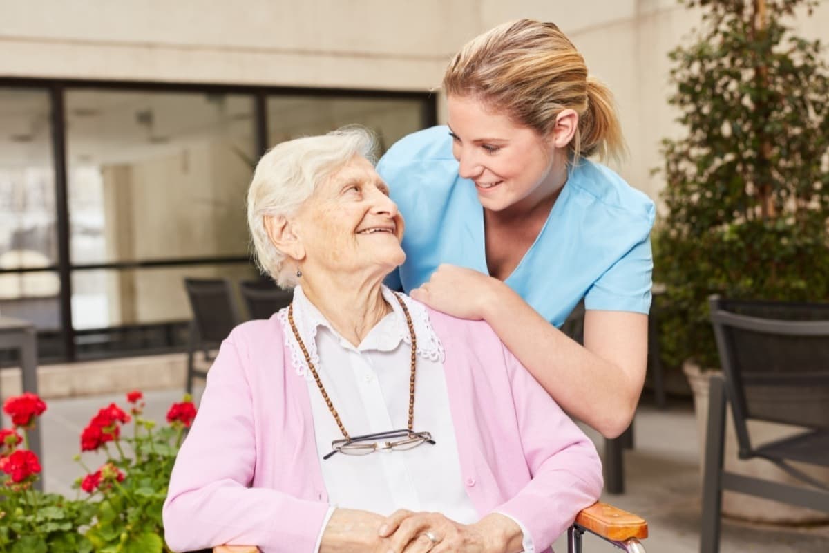 24-Stunden-Pflege für Senioren und schwer erkrankte Patienten