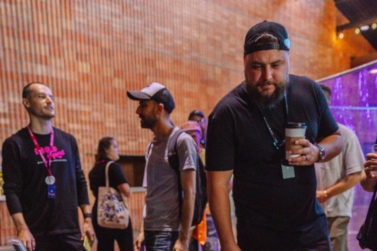 UUNA TEK, der Schöpfer des iDraw Pen Plotter